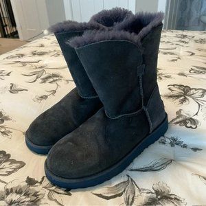 Ugg Classic Cuff Short Sheepskin Suede Boots